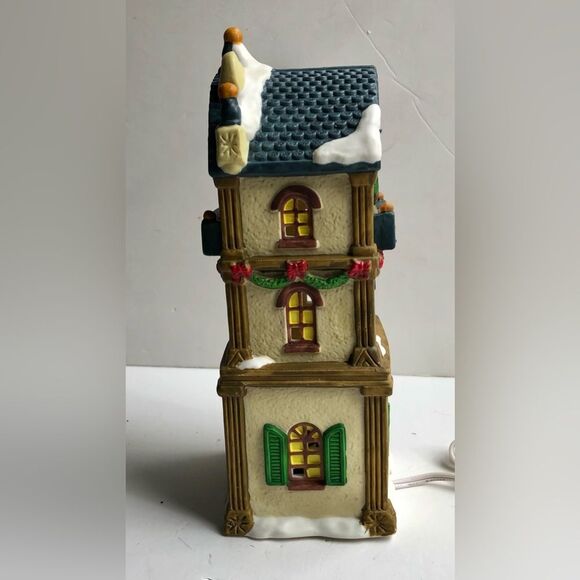 DICKENS COLLECTABLES TOWNE SERIES "EATON SQUARE" PORCELAIN HOUSE LIGHTED 1997 - Picture 5 of 11